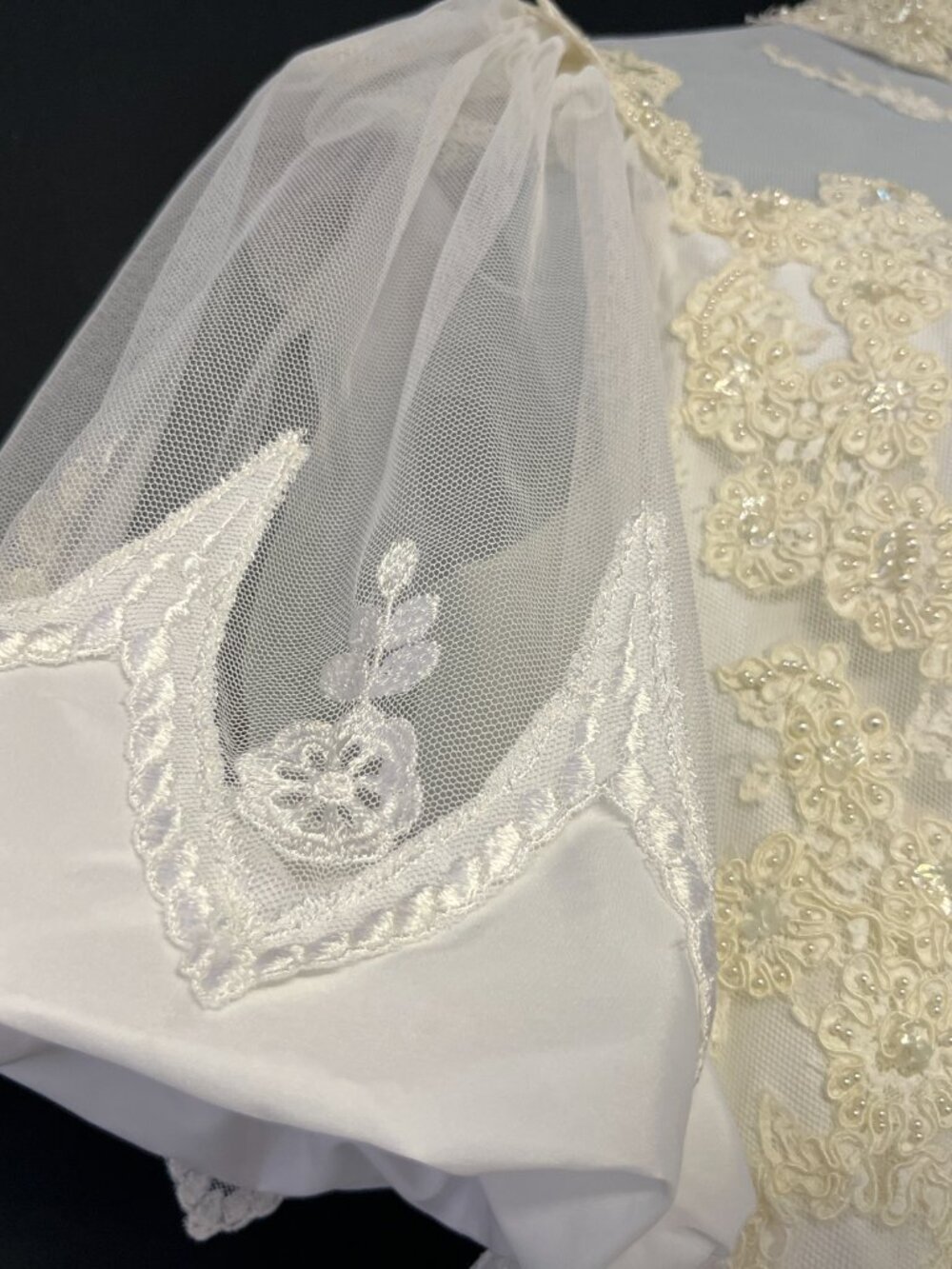 Vintage 1970's Wedding dress with long trail and floral beading - Picture 2 of 16